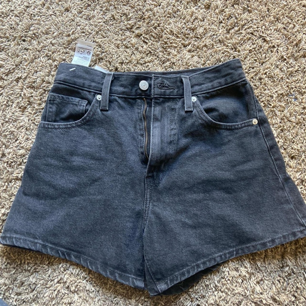 black levi’s shorts